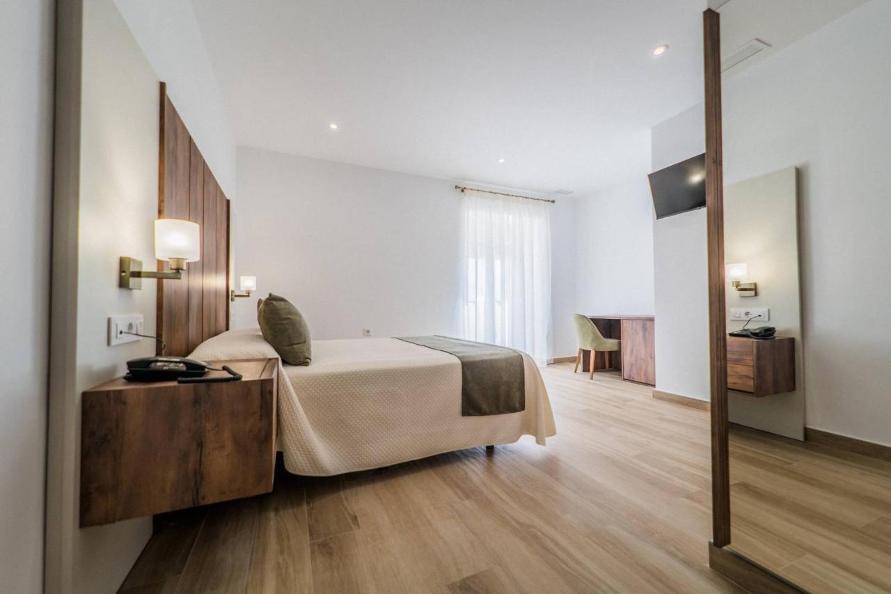 Hotel Rural La Teja Segura de Leon ภายนอก รูปภาพ