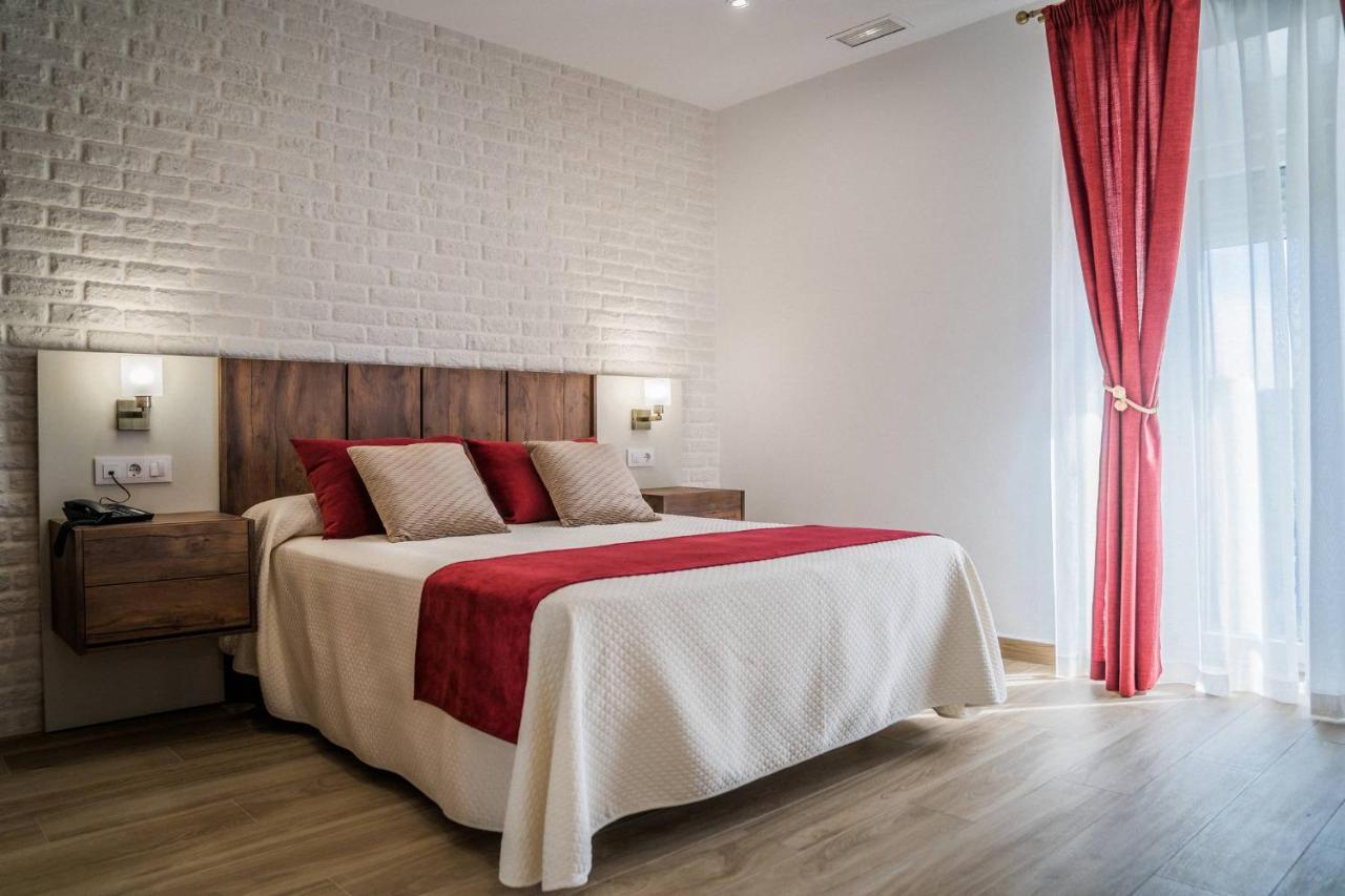 Hotel Rural La Teja Segura de Leon ภายนอก รูปภาพ